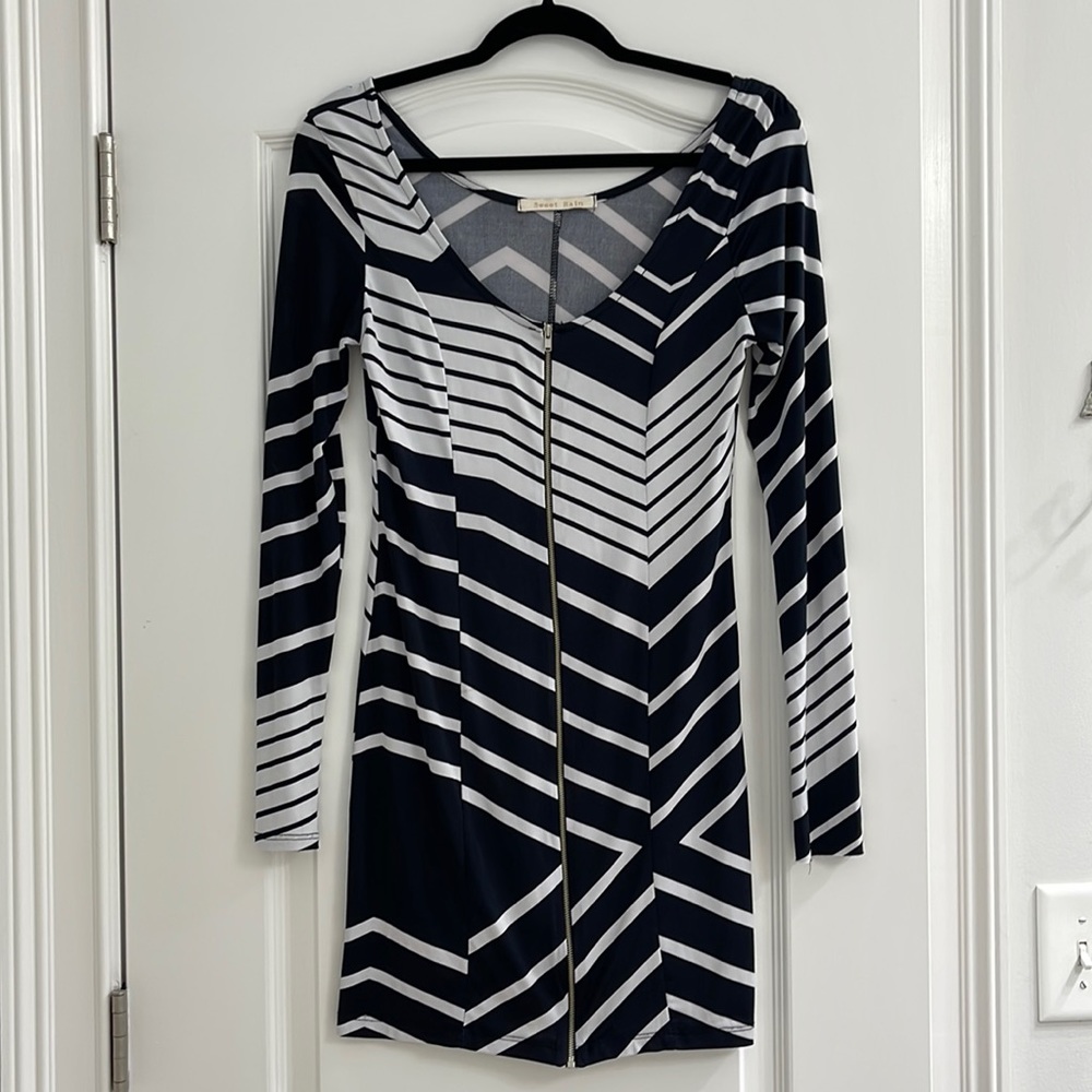 Sweet Rain Black and White Zippered Dress